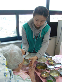 정서지원(어르신 말벗 및 산책),식사보조 서비스